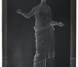 Statua di figura femminile in bronzo