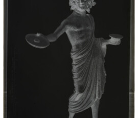Statua in bronzo raffigurante una figura maschile
