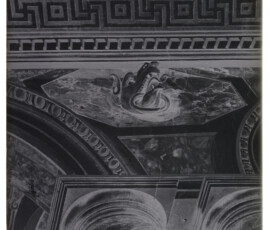 Particolare della decorazione della Sala della Bologna, con protome a testa di lupo. Tratta da Le navi di Nemi, p. 204
