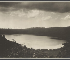 Veduta panoramica del lago